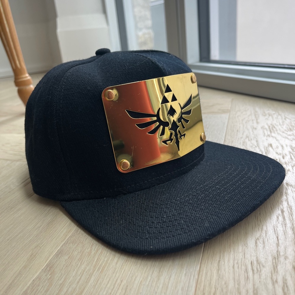 Legend of Zelda SnapBack hat black w/ gold plate